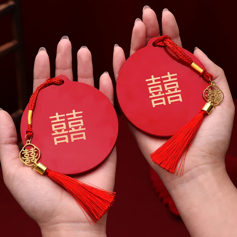结婚喜字小圆镜女方陪嫁用品婚礼高档镜子迷你木质化妆镜梳子一对