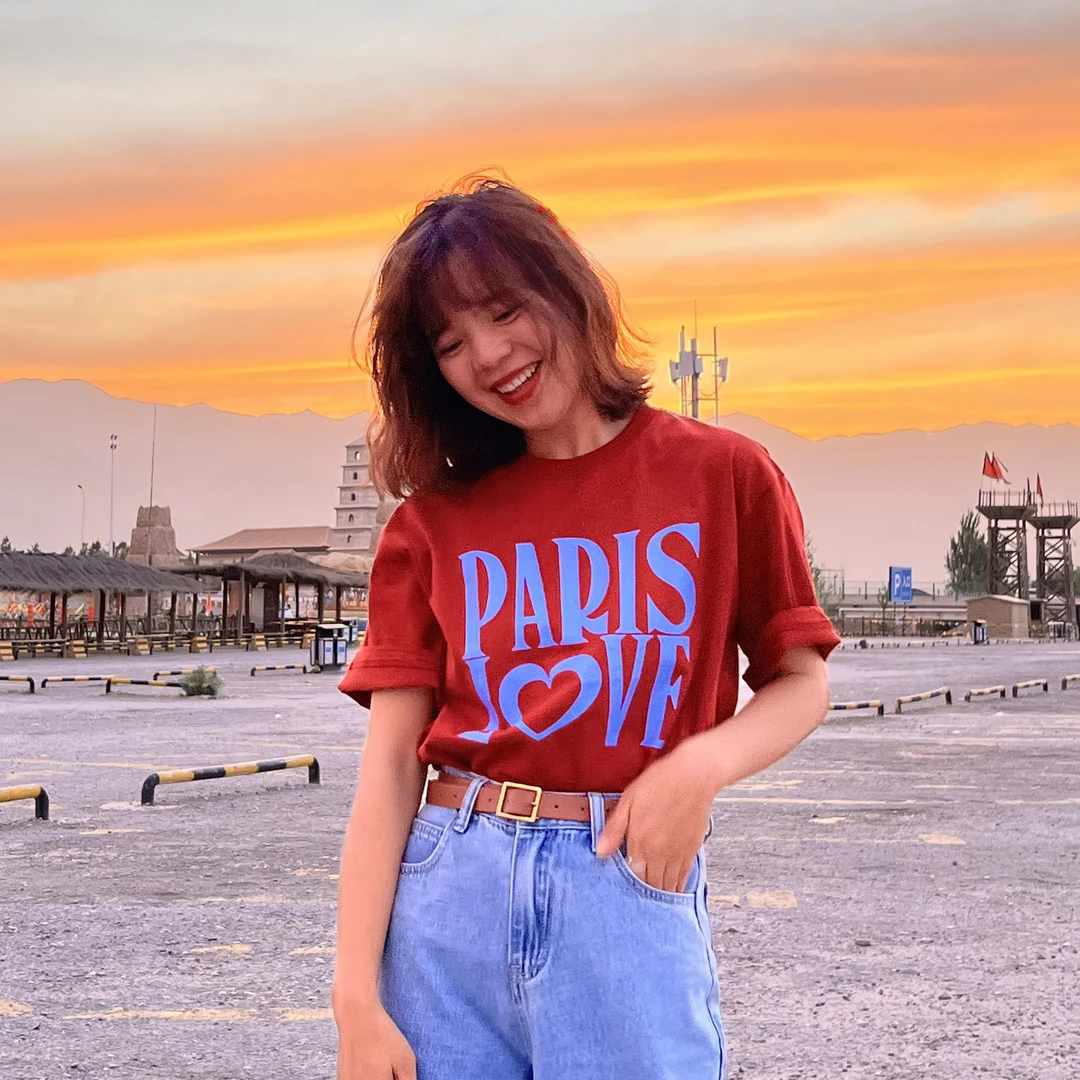 红蓝字母T恤休闲百搭宽松