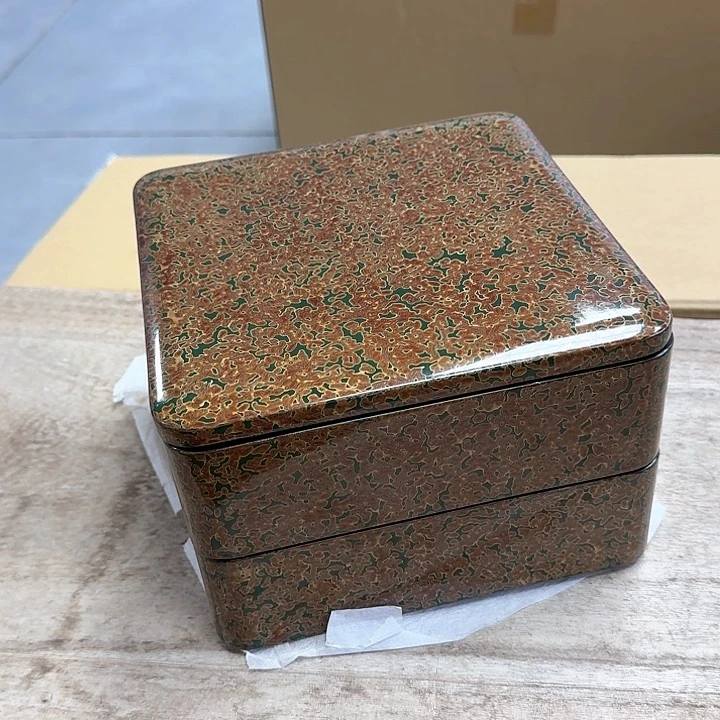 木质重箱。