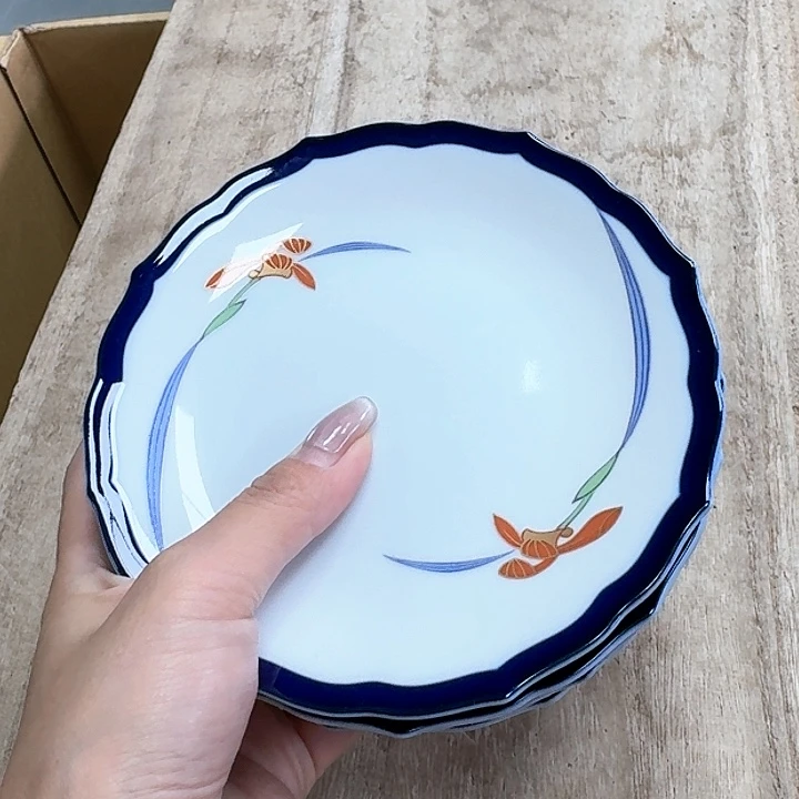 劳**族瓷器。