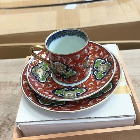 精品瓷器。
