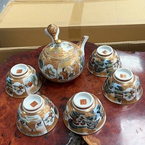精品瓷器。