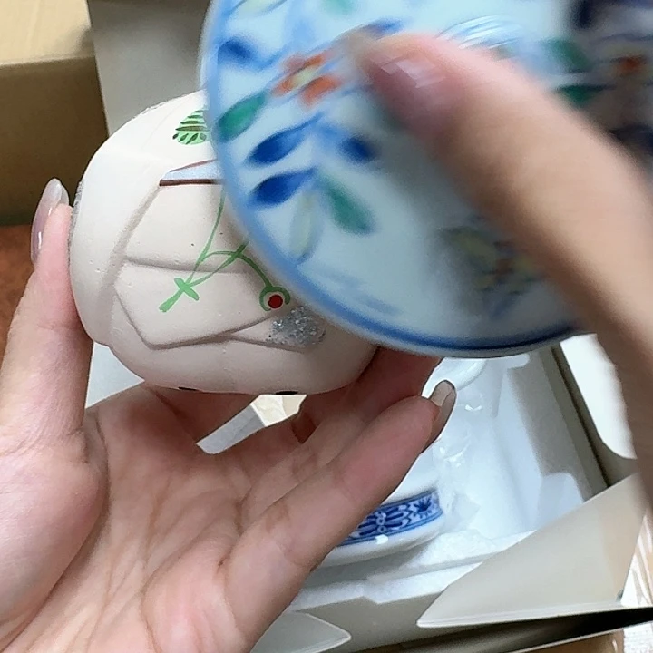见**郁瓷器。