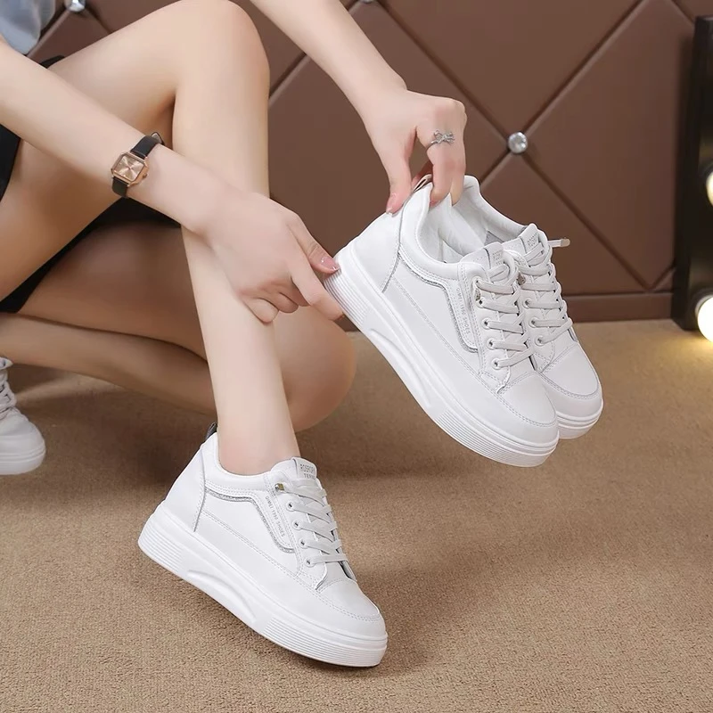 隐形内增高6公分女鞋春秋冬爆款新款小个子百搭轻便皮面小白鞋