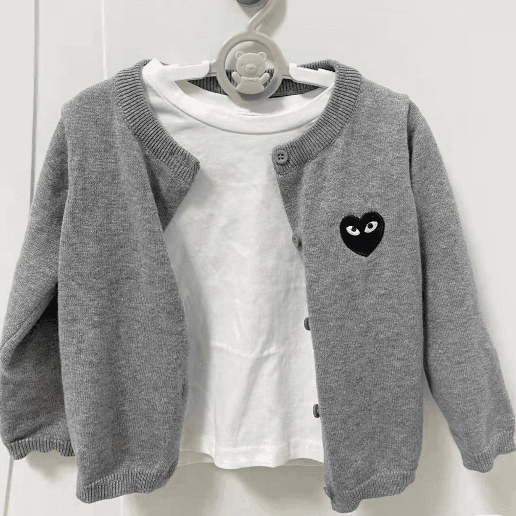 秋季儿童针织开衫灰色春秋新款毛衣中小童爱心宝宝外套童