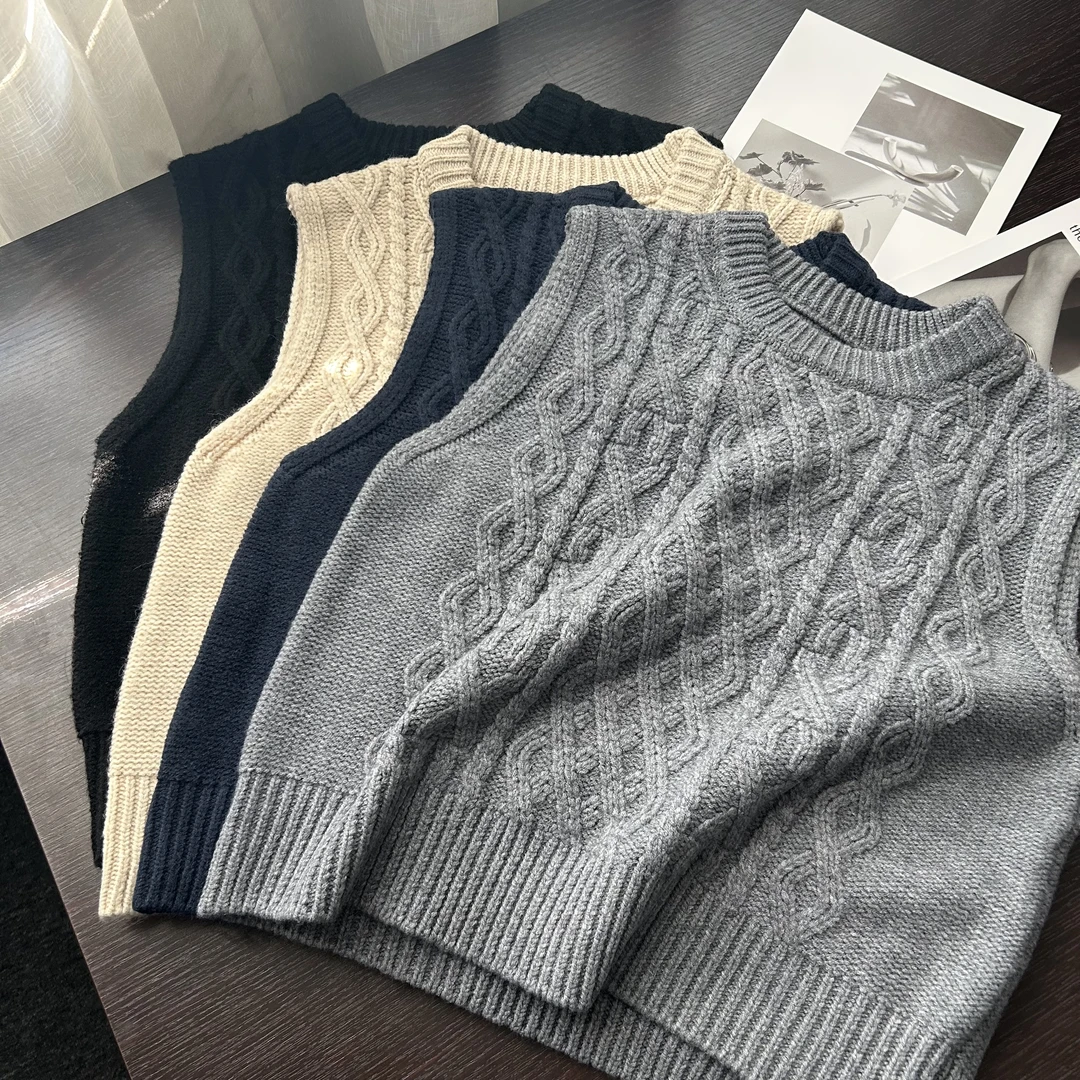 粗棒针麻花针织马甲女春秋厚实毛衣背心时尚圆领马夹秋冬叠穿上衣