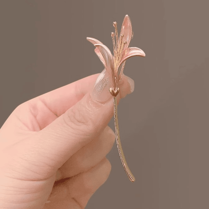 合金胸针 春季百合花胸针日韩花朵配饰手工彩绘气质别针西装配饰