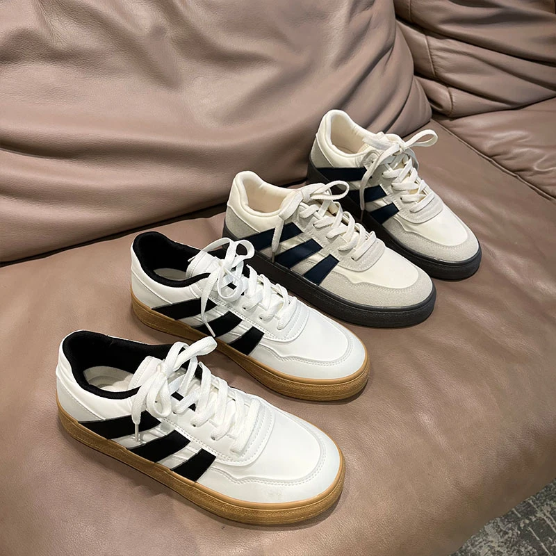秋季新款皮面小白鞋百搭休闲平底板鞋胖脚宽肥41-43大码女鞋40-42