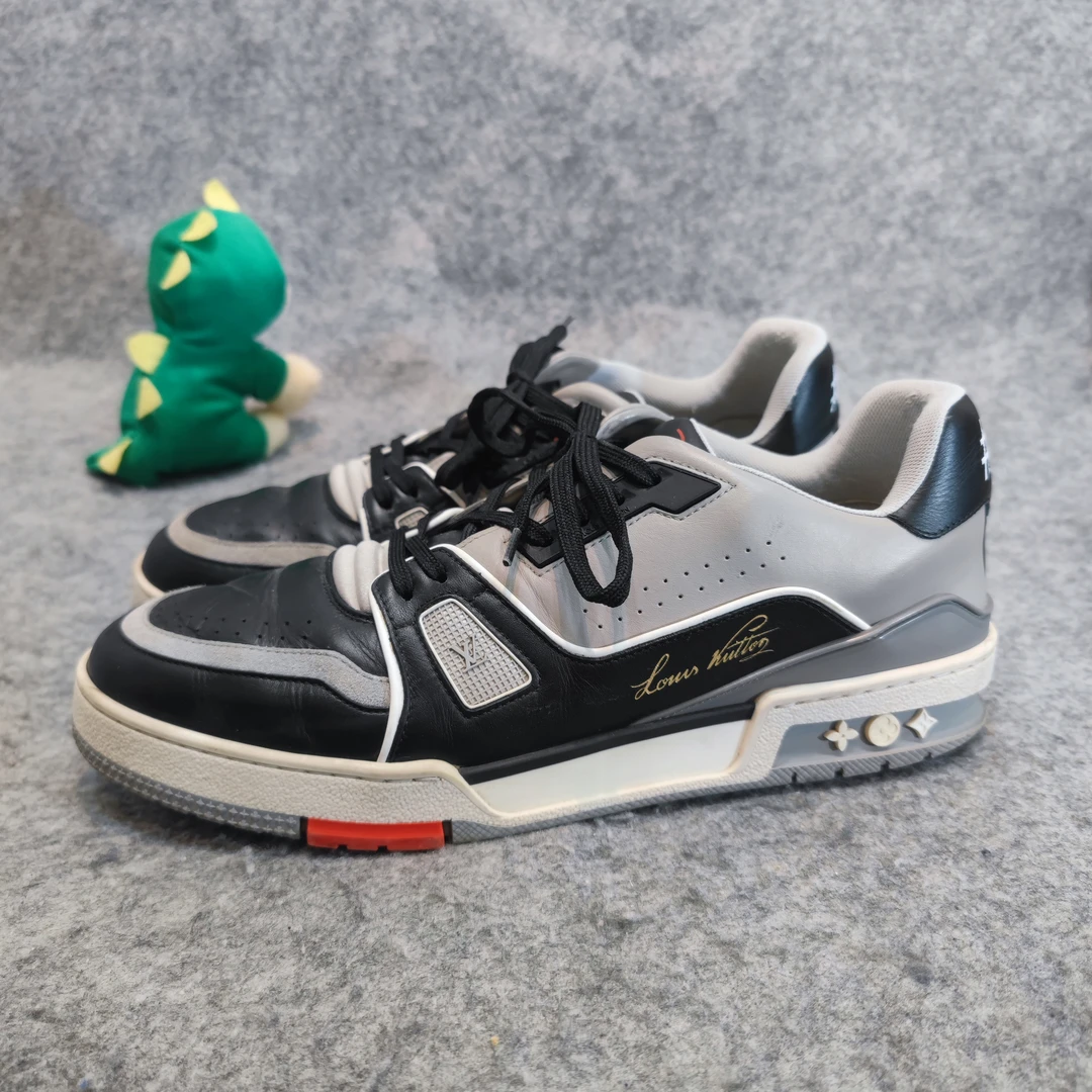 43码 LV trainer 黑水泥 9新 OG款很经典 公价五万 已绝版 保本出