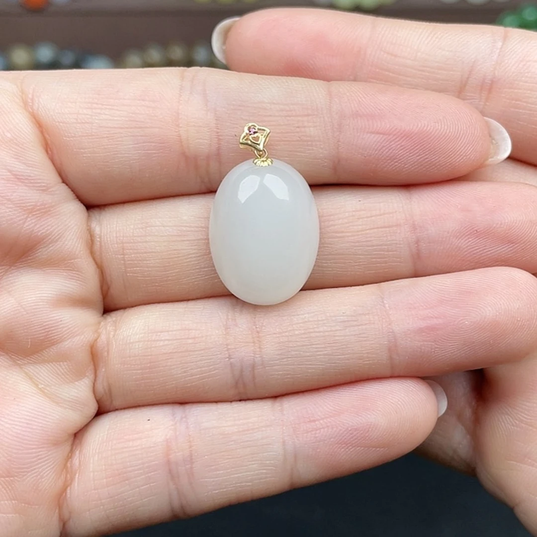 【闪购商品】和田玉颈饰18K金镶嵌遂**?