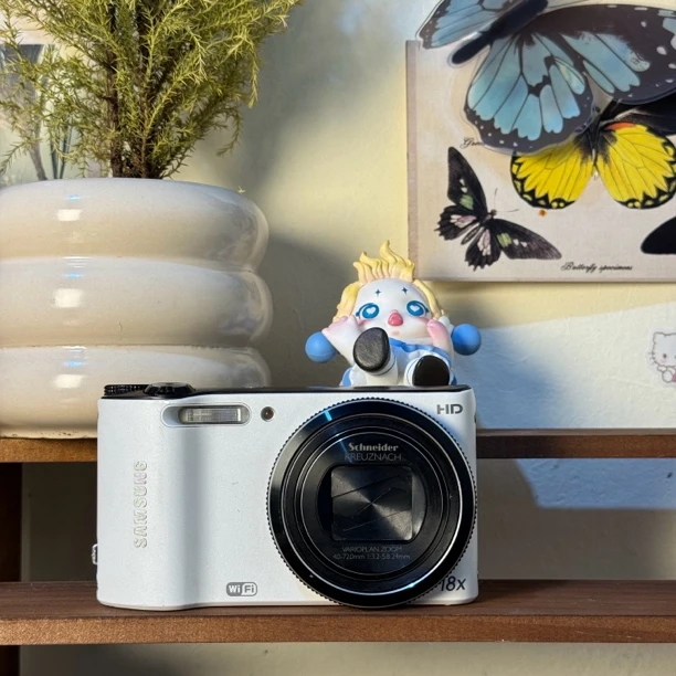 9新  三星WB150F 1400W/18倍 机身有裂痕介意勿拍 二手售出no退换