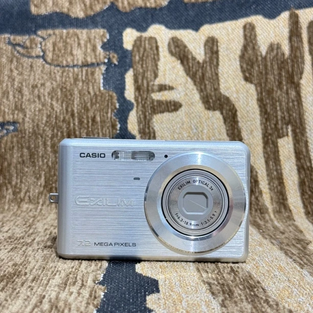 95新 Casio/卡西欧 z77 720w像素3倍光学变焦no退换