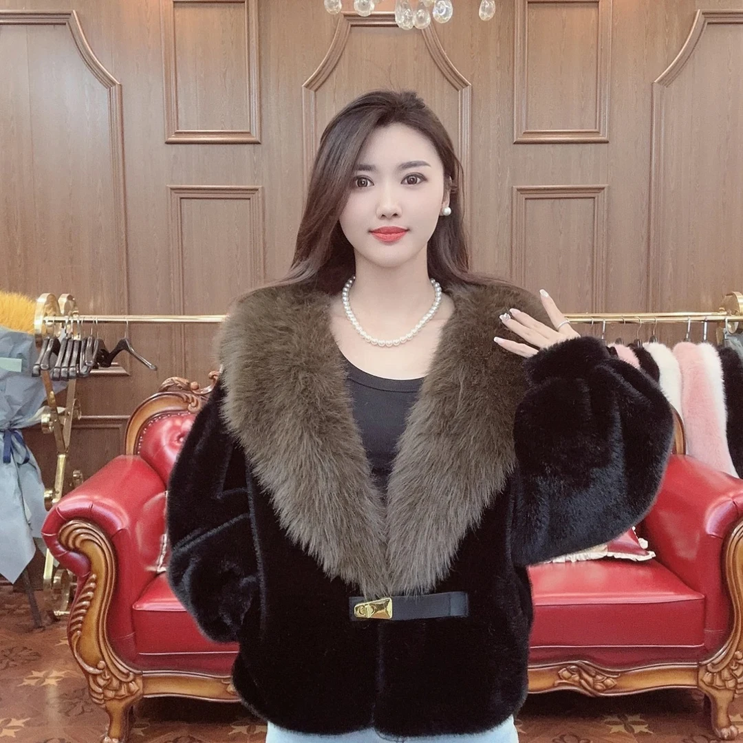 2025秋冬新款时尚百搭休闲v领气质贵气毛毛保暖外套（黑色）