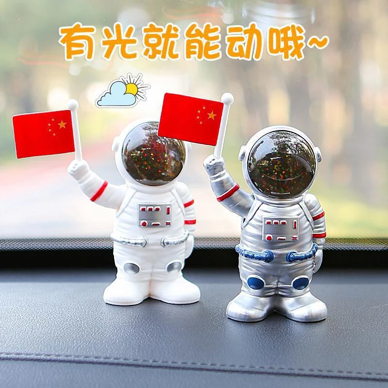 太阳能汽车摆件宇航员星球创意太空人摇摆车载精致高档车内用装饰