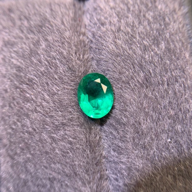 020天然精品赞比亚vvg祖母绿裸石晶体干净尺寸6.71x8.15重量1.4ct