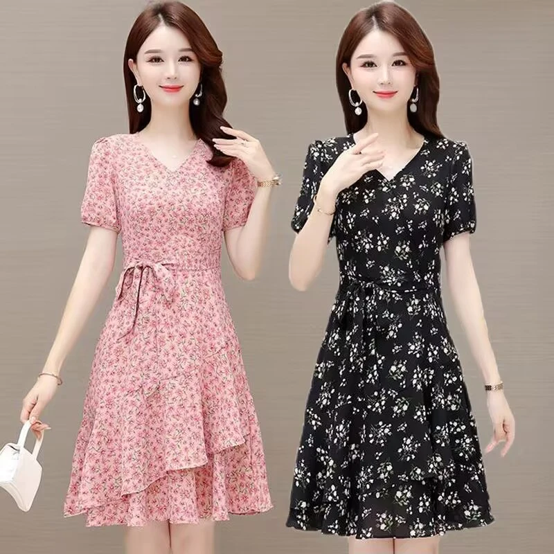 碎花连衣裙复古温柔风裙子2023夏新款收腰泡泡袖V领高级感短袖裙