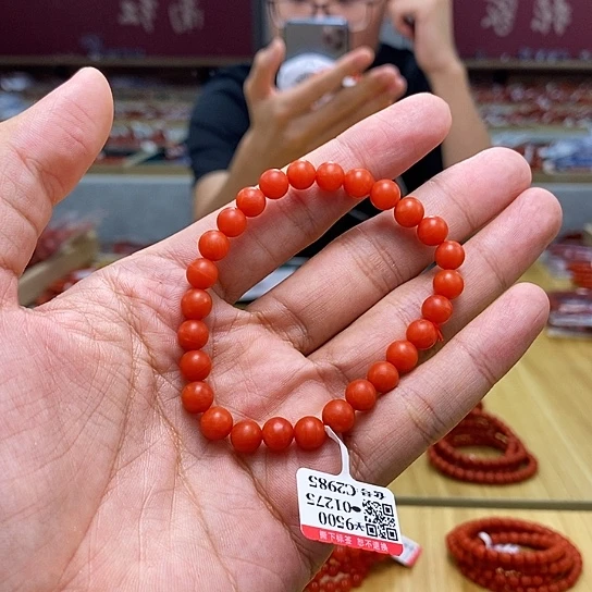 南红玛瑙多样性发一。 尺寸7m m未镶嵌