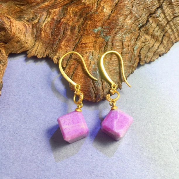 【圣芭黎】天然舒俱来樱花粉方糖18k耳钩8+多样性发一DD1018