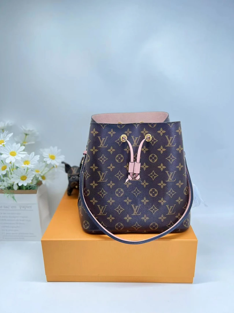 99新 LouisVuitton/路易威登 98新/水桶包/粉水桶