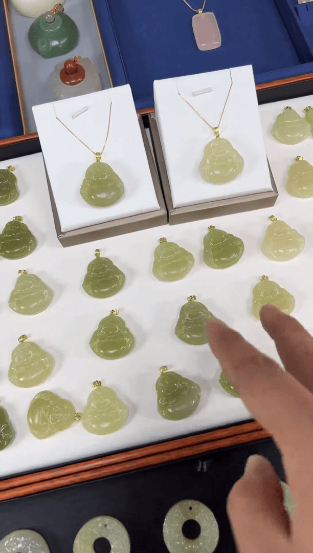 【闪购商品】石英质玉吊坠(赠链)未镶嵌佛公