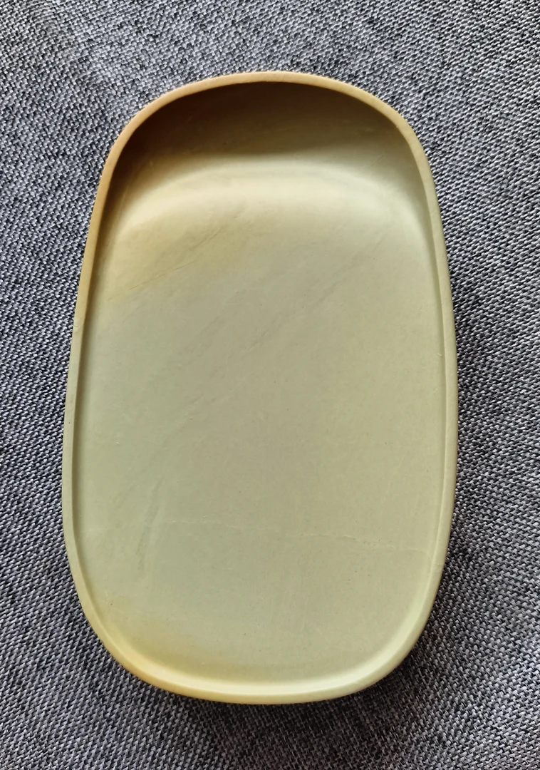 瓜皮黄    尺寸12/7.5/1.8厘米