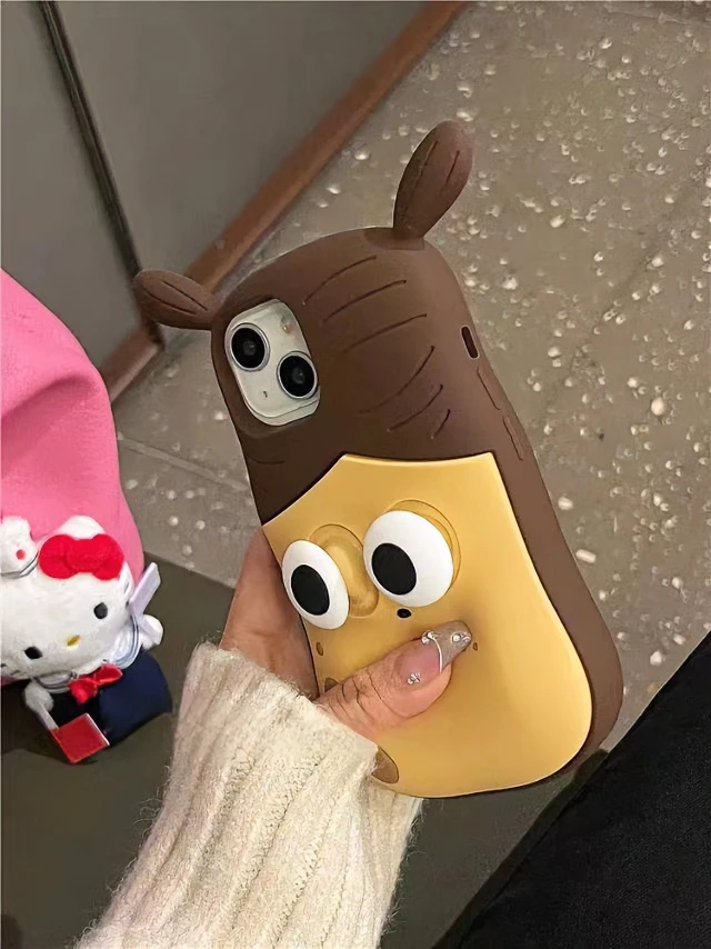 立体捏捏香肠嘴瞪眼女孩iPhone15promax苹果14手机壳13硅胶12软15