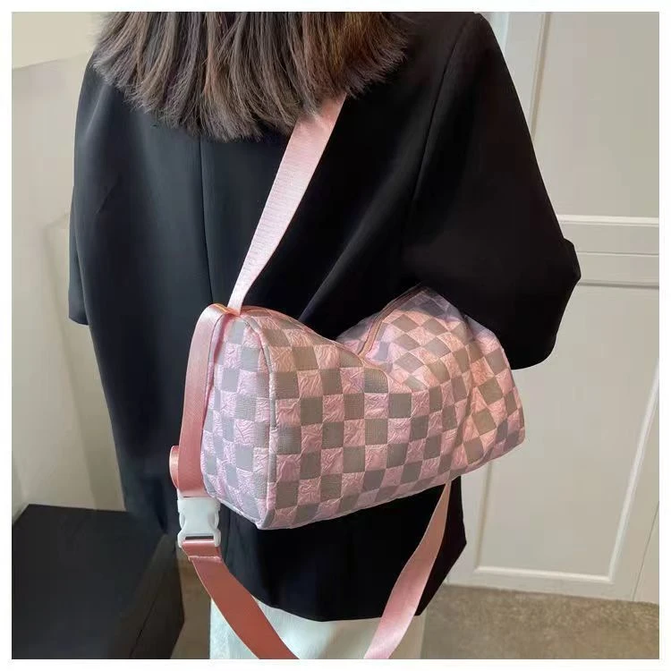 时尚新款大容量斜挎包女休闲外出百搭单肩包ins设计感格子枕头包