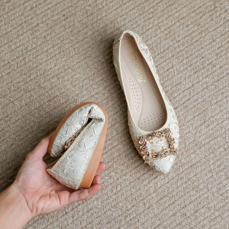 水钻单鞋春秋新款浅口鞋百搭豆豆鞋软底大码不累脚女鞋舒适平底鞋
