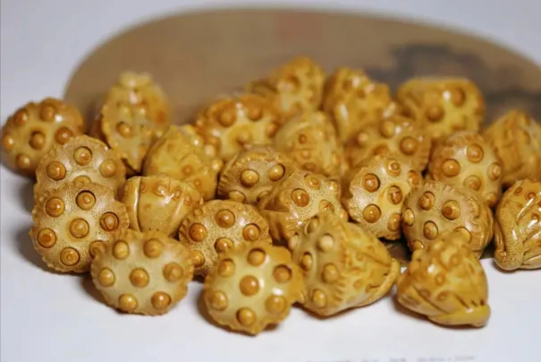 7仔竹雕满丁莲蓬，4.5左右的直径