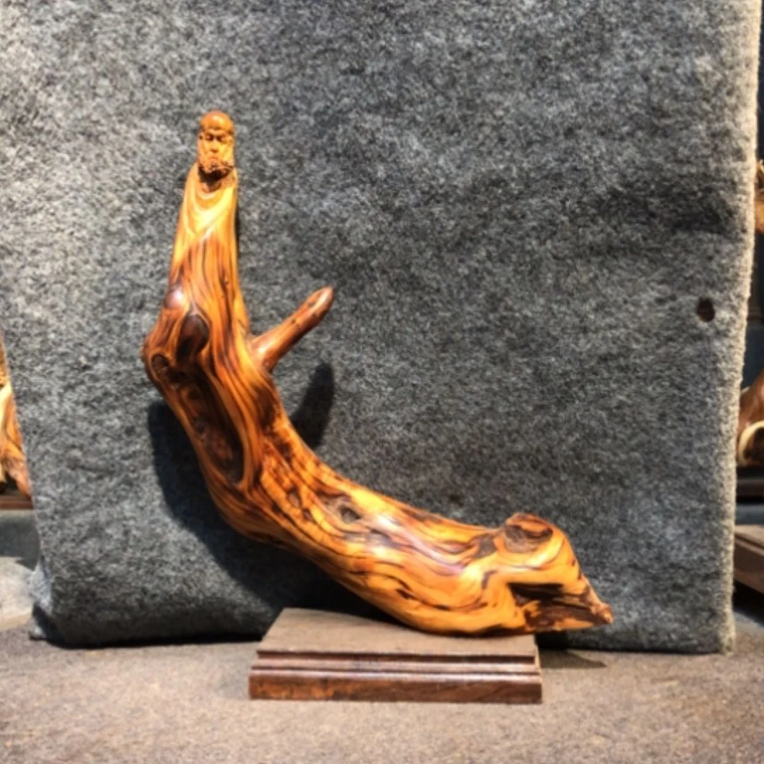 【闪购商品】崖柏七*八根雕
