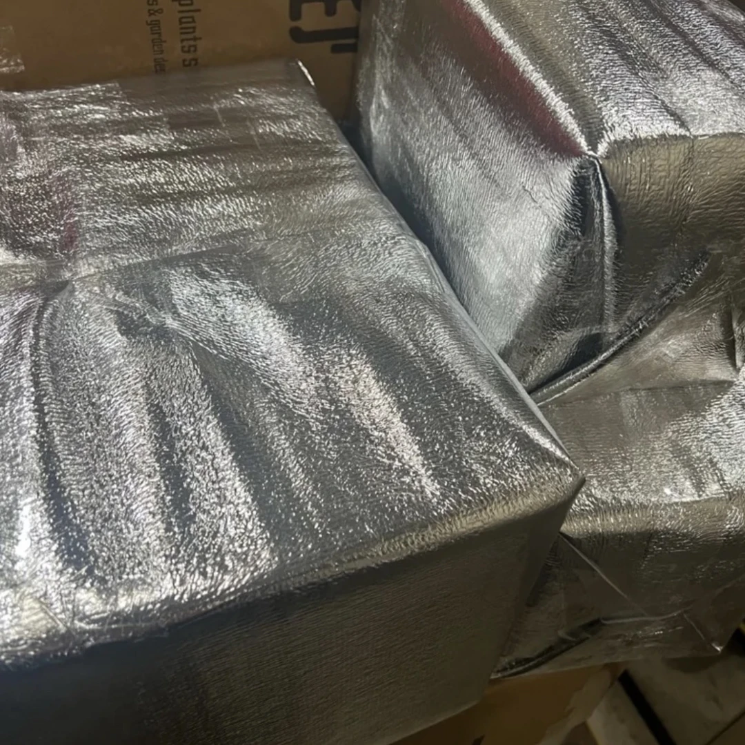 保温棉 天气渐渐变冷了记得给植物加包温哟～