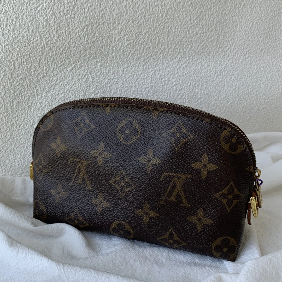 95新 LouisVuitton/路易威登 老花手拿贝壳洗漱包