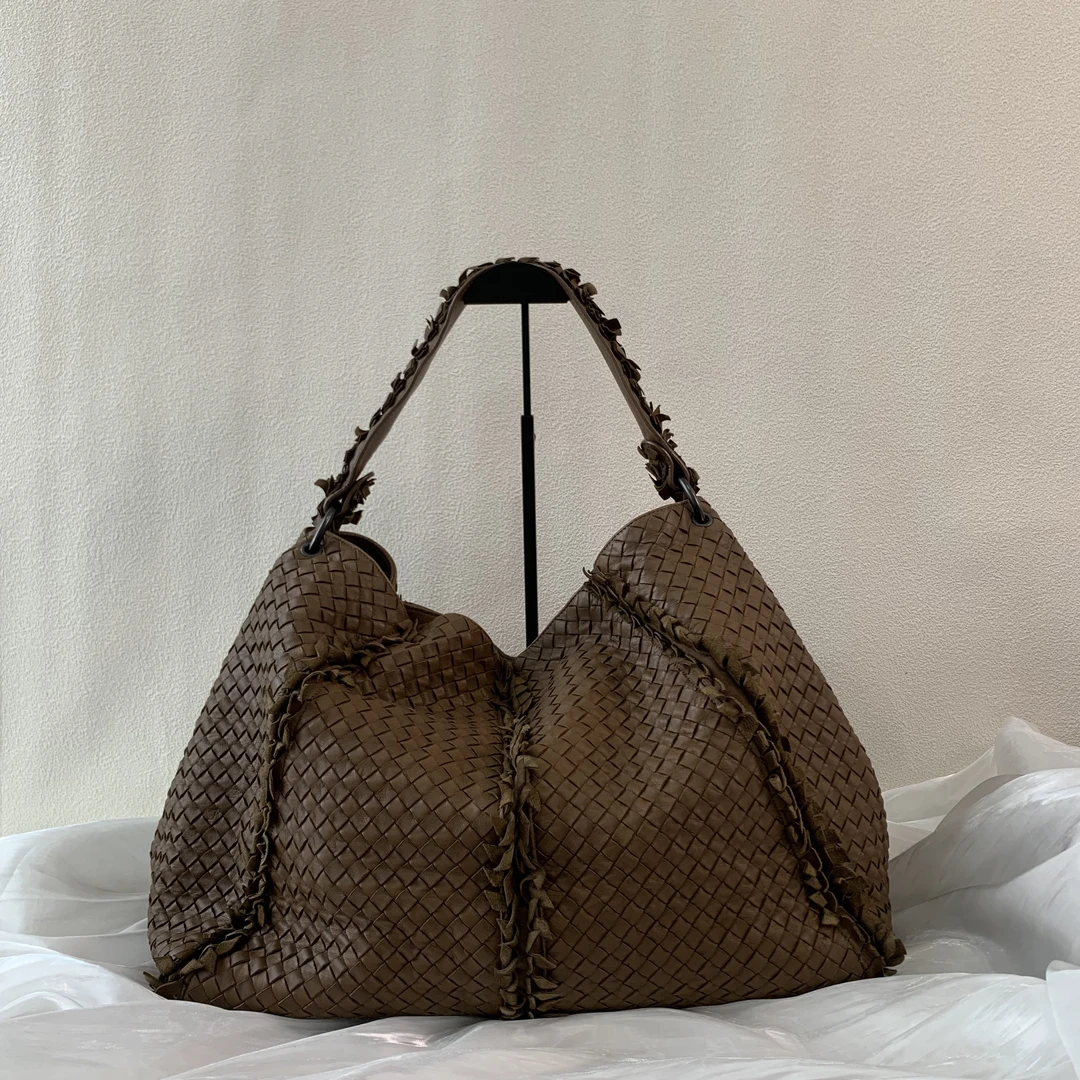 95新 BOTTEGA VENETA/葆蝶家 时尚复古女士棕色编织单肩垃圾袋