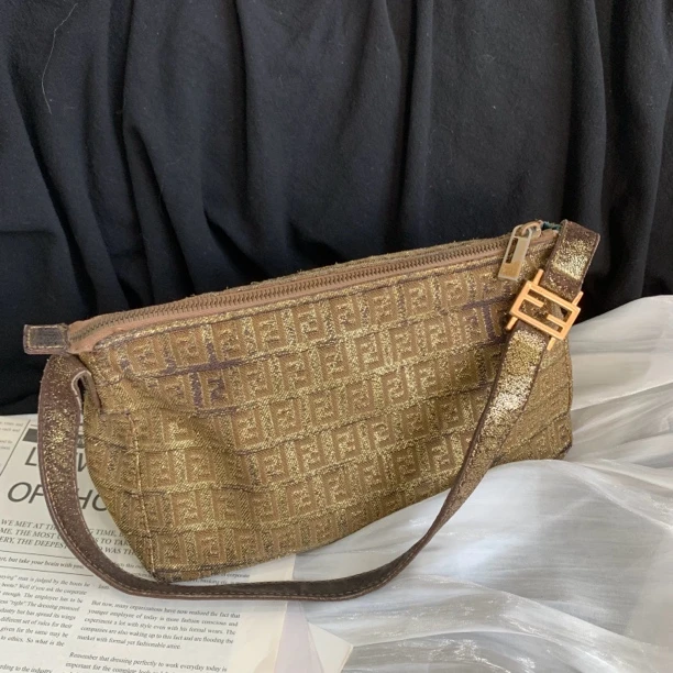 95新 FENDI/芬迪 独特金色复古老花手提单肩腋下法棍包