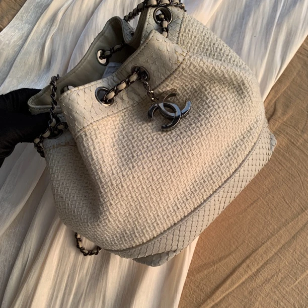 95新 Chanel/香奈儿 蛇纹拼编织水桶篮子包双肩包沙滩布复古潮流