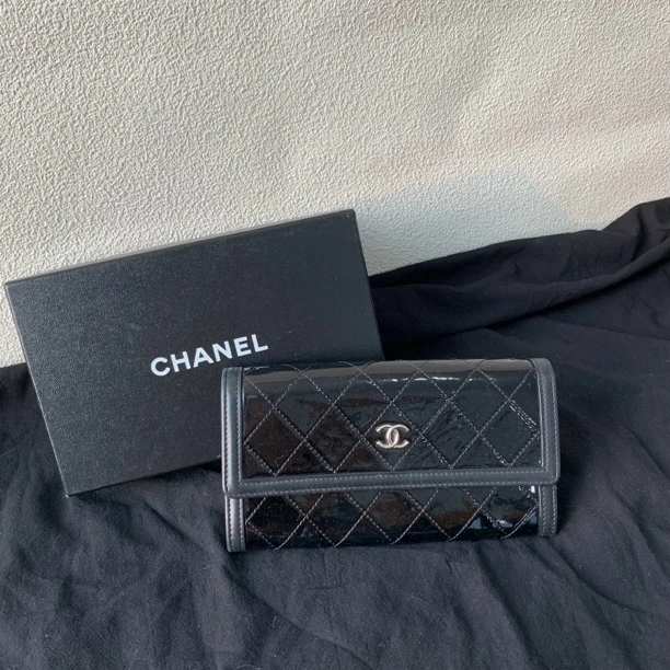 95新 Chanel/香奈儿 黑色菱格漆皮手拿包钱包