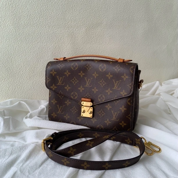 95新 LouisVuitton/路易威登 经典老花手提斜挎邮差包
