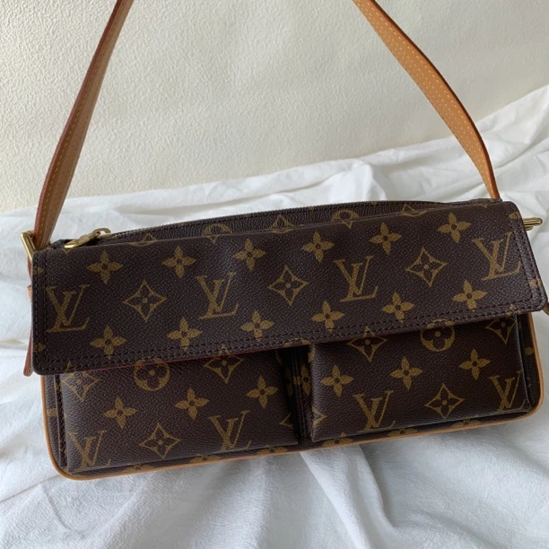 95新 LouisVuitton/路易威登 老花单肩腋下骆驼