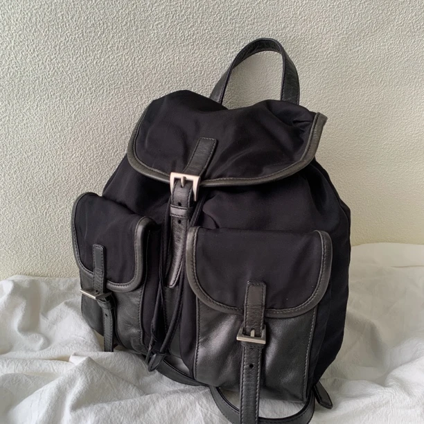 95新 Prada/普拉达 黑色降落伞拼皮侧标双肩包