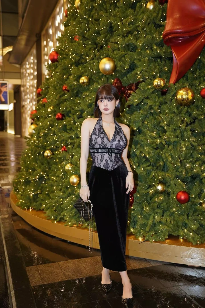 【QIAN】蕾丝丝绒法式挂脖连衣裙显瘦气质性感复古修身YG050-053