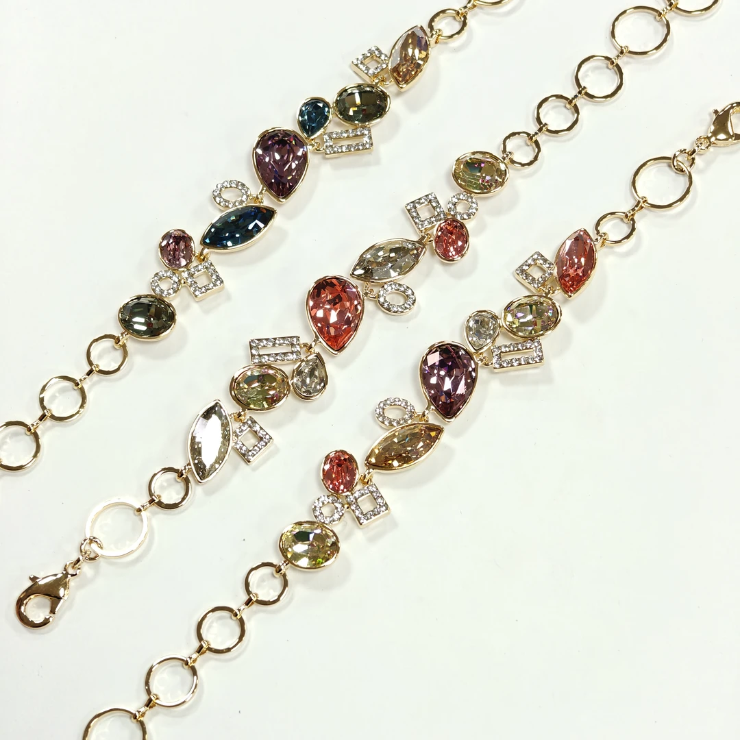 合金手链 水滴彩钻配不规则镂空形状金色手链（彩钻颜色随机发）