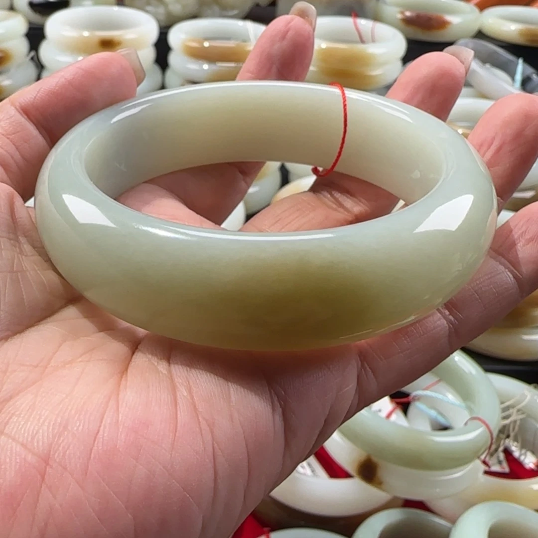 【闪购商品】和田玉手镯未镶嵌留**乐