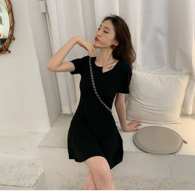 赫本风小黑裙子修身甜美气质裙子女夏不规则收腰高级包臀连衣裙