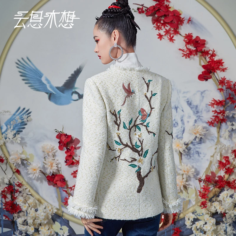 云思木想新中式2023秋冬新款绣花时尚气质女士毛呢外套10939
