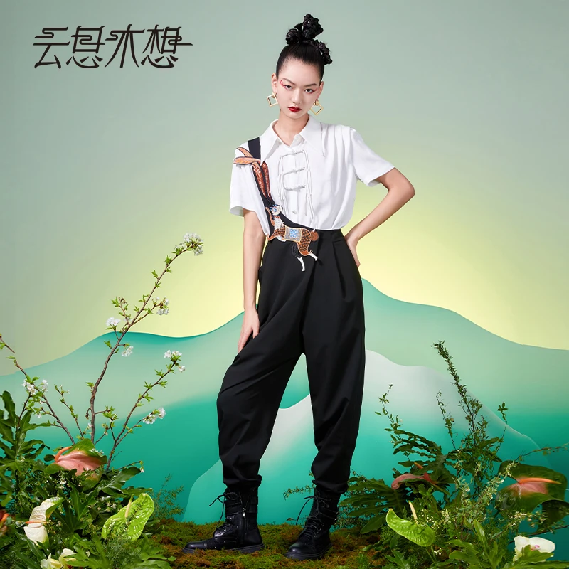 云思木想原创中国风夏季新款设计感金兔报喜绣花时尚背带裤69556