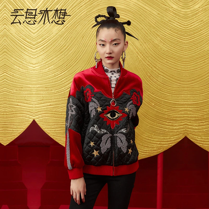 云思木想2023春季新款繁花明眼刺绣拼接棒球外套10124