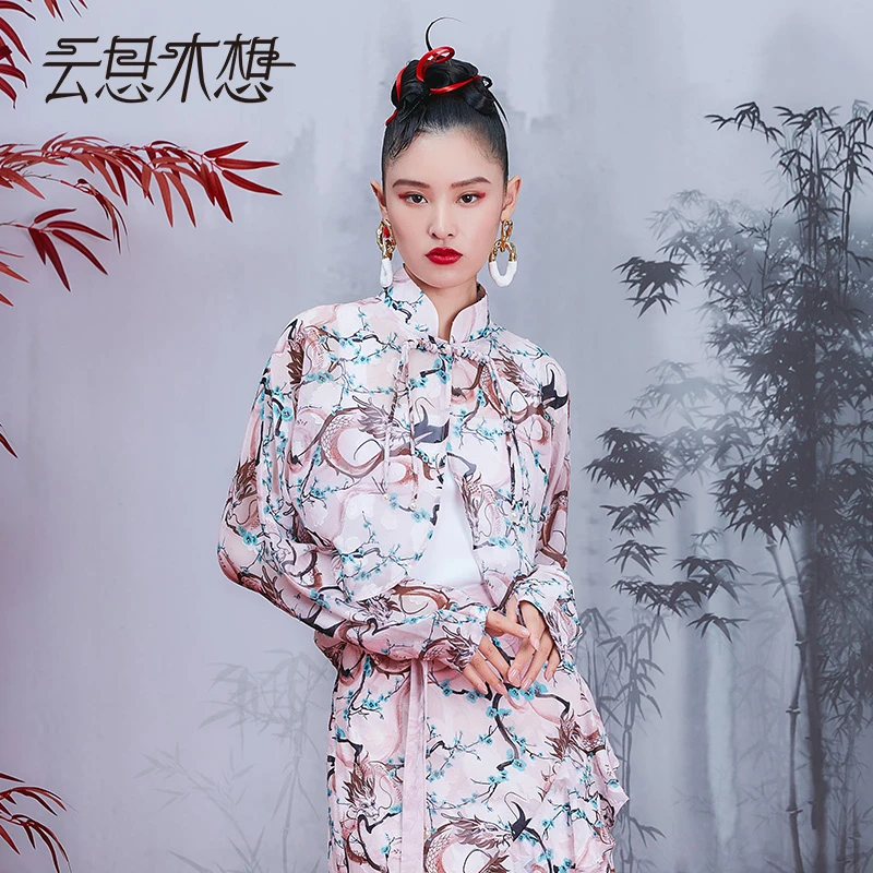 云思木想2023夏季新款花间飞龙印花盘扣立领短外套10722