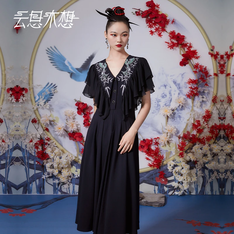 云思木想新中式2023早秋新款绣花荷叶边时尚女士连衣裙10932