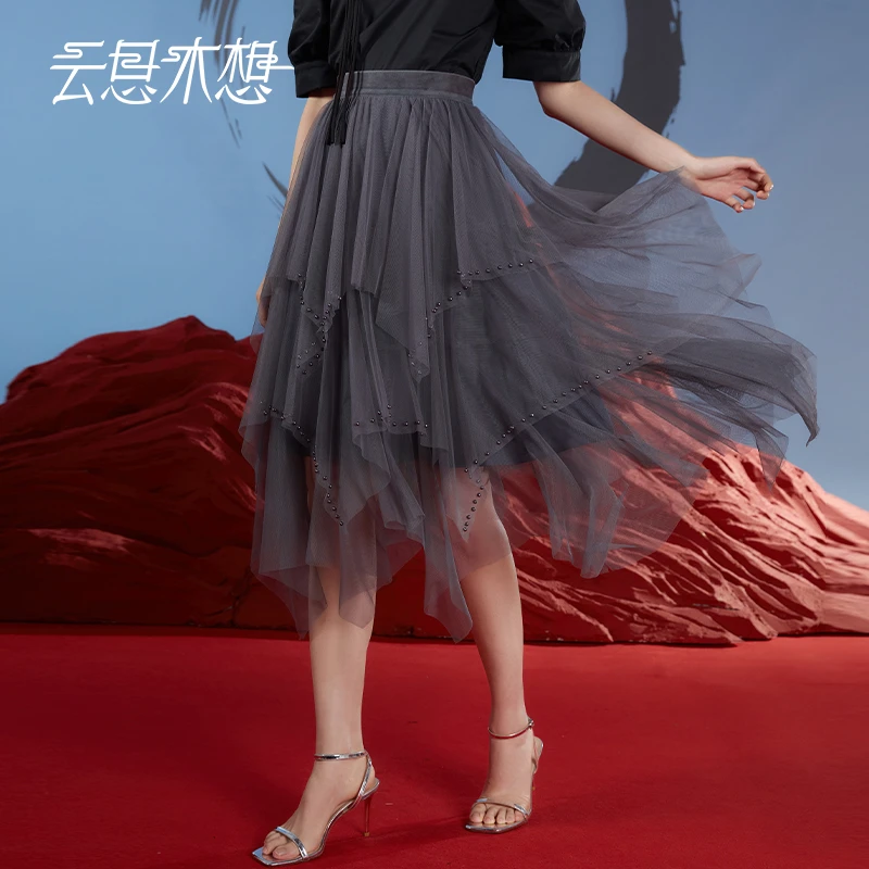 云思木想2023春夏新款不规则网纱钉珠女士百搭半身裙10478
