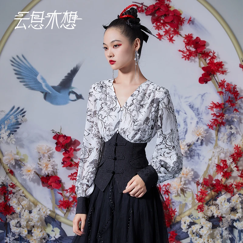 云思木想新中式2023早秋新款印花拼接收腰气质女装衬衫10913